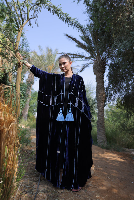 كيف تختارين العباية المناسبة لشكل جسمك؟ دليل شامل لكل امرأة سعودية تبحث عن إطلالة